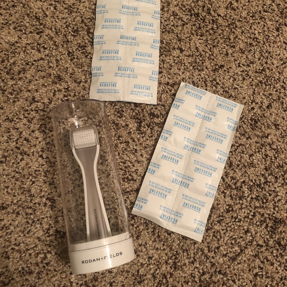 Rodan + Fields AMP MD Roller & Cleaning Tablets